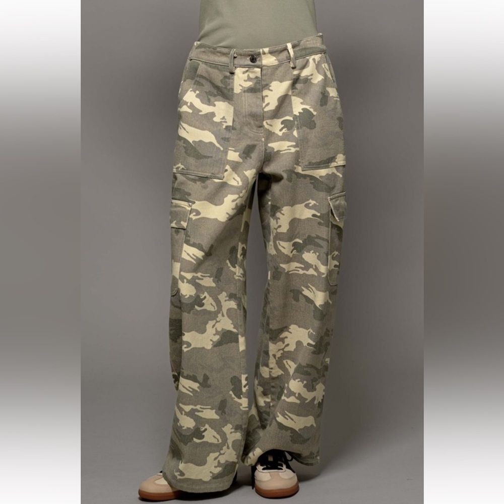 163. Army camo cargo wide leg denim in green